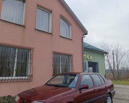 Червоний Фольксваген Венто, об'ємом двигуна 1.9 л та пробігом 300 тис. км за 1750 $, фото 3 на Automoto.ua