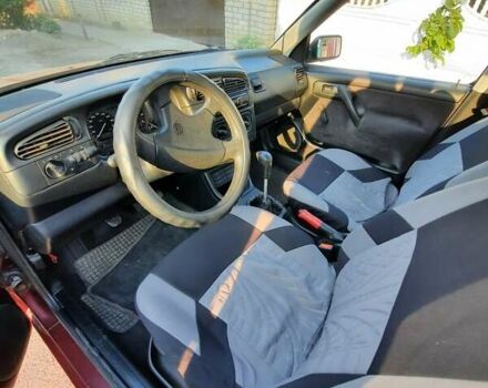 Червоний Фольксваген Венто, об'ємом двигуна 1.8 л та пробігом 283 тис. км за 2800 $, фото 7 на Automoto.ua