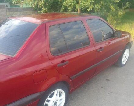 Красный Фольксваген Венто, объемом двигателя 1.8 л и пробегом 550 тыс. км за 1500 $, фото 4 на Automoto.ua