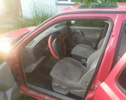 Красный Фольксваген Венто, объемом двигателя 1.8 л и пробегом 280 тыс. км за 1450 $, фото 2 на Automoto.ua