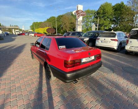 Червоний Фольксваген Венто, об'ємом двигуна 1.8 л та пробігом 242 тис. км за 2500 $, фото 4 на Automoto.ua