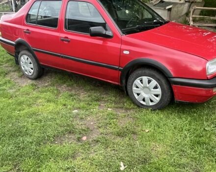 Червоний Фольксваген Венто, об'ємом двигуна 1.8 л та пробігом 12 тис. км за 1690 $, фото 5 на Automoto.ua