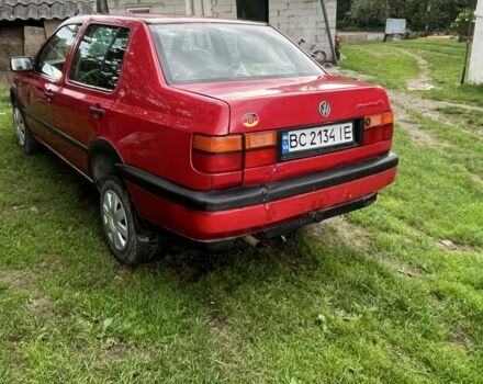 Червоний Фольксваген Венто, об'ємом двигуна 1.8 л та пробігом 12 тис. км за 1690 $, фото 4 на Automoto.ua