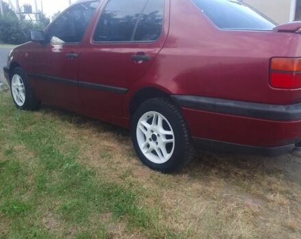 Красный Фольксваген Венто, объемом двигателя 1.8 л и пробегом 550 тыс. км за 1500 $, фото 1 на Automoto.ua