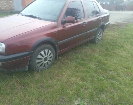 Красный Фольксваген Венто, объемом двигателя 1.6 л и пробегом 2 тыс. км за 1313 $, фото 5 на Automoto.ua