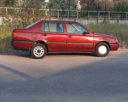 Червоний Фольксваген Венто, об'ємом двигуна 1.8 л та пробігом 283 тис. км за 2800 $, фото 6 на Automoto.ua