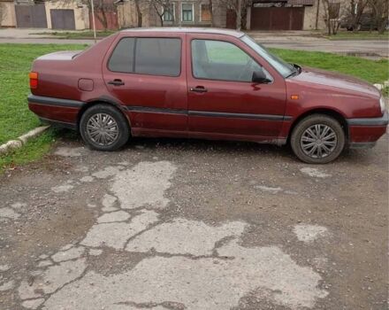 Красный Фольксваген Венто, объемом двигателя 2 л и пробегом 200 тыс. км за 1700 $, фото 1 на Automoto.ua