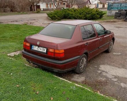 Красный Фольксваген Венто, объемом двигателя 2 л и пробегом 200 тыс. км за 1700 $, фото 2 на Automoto.ua