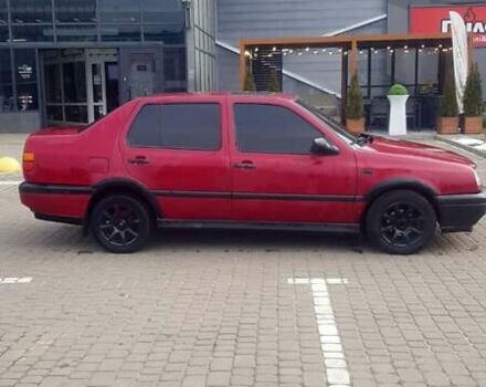 Червоний Фольксваген Венто, об'ємом двигуна 1.8 л та пробігом 330 тис. км за 1800 $, фото 3 на Automoto.ua