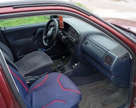 Красный Фольксваген Венто, объемом двигателя 2 л и пробегом 200 тыс. км за 1700 $, фото 5 на Automoto.ua