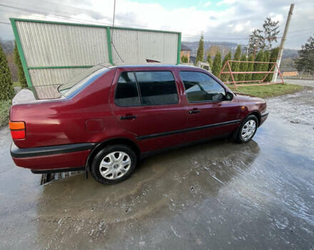 Красный Фольксваген Венто, объемом двигателя 1.78 л и пробегом 300 тыс. км за 2199 $, фото 2 на Automoto.ua