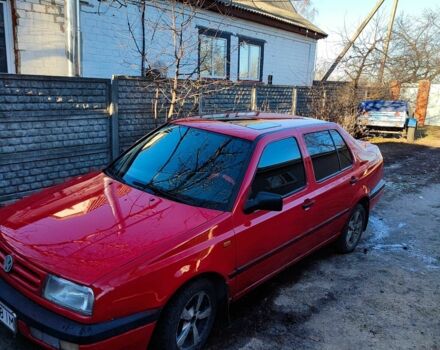 Красный Фольксваген Венто, объемом двигателя 1.8 л и пробегом 92 тыс. км за 3200 $, фото 2 на Automoto.ua