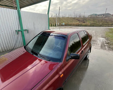 Красный Фольксваген Венто, объемом двигателя 1.78 л и пробегом 300 тыс. км за 2199 $, фото 5 на Automoto.ua