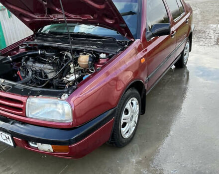 Красный Фольксваген Венто, объемом двигателя 1.78 л и пробегом 300 тыс. км за 2199 $, фото 6 на Automoto.ua