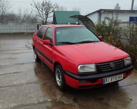 Красный Фольксваген Венто, объемом двигателя 1.8 л и пробегом 485 тыс. км за 2600 $, фото 7 на Automoto.ua