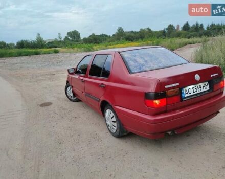 Красный Фольксваген Венто, объемом двигателя 1.8 л и пробегом 510 тыс. км за 1600 $, фото 8 на Automoto.ua