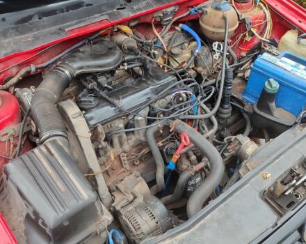 Красный Фольксваген Венто, объемом двигателя 1.8 л и пробегом 485 тыс. км за 2600 $, фото 7 на Automoto.ua