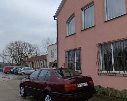 Красный Фольксваген Венто, объемом двигателя 1.9 л и пробегом 300 тыс. км за 1750 $, фото 1 на Automoto.ua