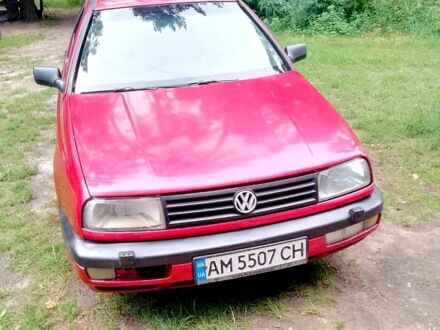 Фольксваген Венто 1992 в Житомире на Automoto.ua Красный Фольксваген Венто, объемом двигателя 1.8 л и пробегом 0 тыс. км за 2100 $, фото 1 на Automoto.ua
