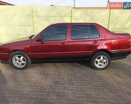 Красный Фольксваген Венто, объемом двигателя 1.8 л и пробегом 378 тыс. км за 2200 $, фото 1 на Automoto.ua