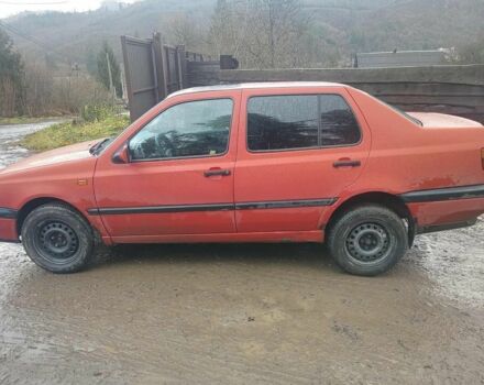 Червоний Фольксваген Венто, об'ємом двигуна 1.8 л та пробігом 3 тис. км за 1000 $, фото 1 на Automoto.ua