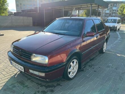 Фольксваген Венто 1993 в Луцке на Automoto.ua Красный Фольксваген Венто, объемом двигателя 1.6 л и пробегом 300 тыс. км за 2000 $, фото 1 на Automoto.ua