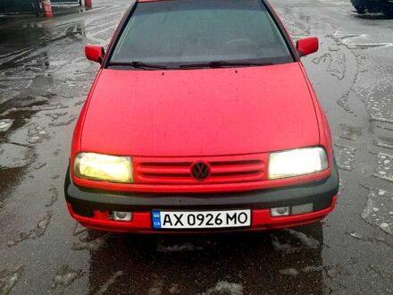 Фольксваген Венто 1993 в Харькове на Automoto.ua Красный Фольксваген Венто, объемом двигателя 2 л и пробегом 220 тыс. км за 2500 $, фото 1 на Automoto.ua