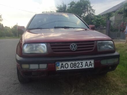 Фольксваген Венто 1993 в Ужгороде на Automoto.ua Красный Фольксваген Венто, объемом двигателя 1.8 л и пробегом 550 тыс. км за 1600 $, фото 1 на Automoto.ua