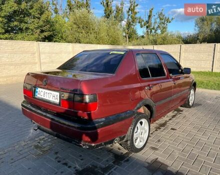 Червоний Фольксваген Венто, об'ємом двигуна 1.6 л та пробігом 300 тис. км за 2000 $, фото 1 на Automoto.ua