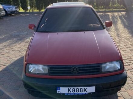 Фольксваген Венто 1993 в Яворове на Automoto.ua Красный Фольксваген Венто, объемом двигателя 1.8 л и пробегом 242 тыс. км за 2700 $, фото 1 на Automoto.ua