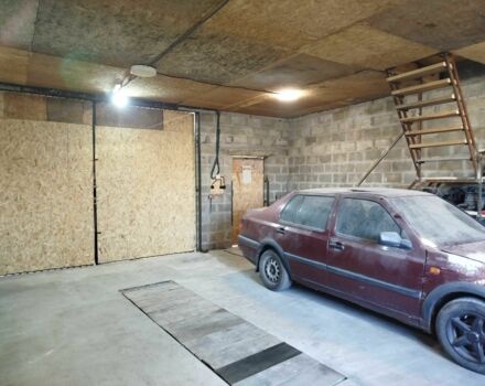 Красный Фольксваген Венто, объемом двигателя 1.8 л и пробегом 180 тыс. км за 750 $, фото 1 на Automoto.ua