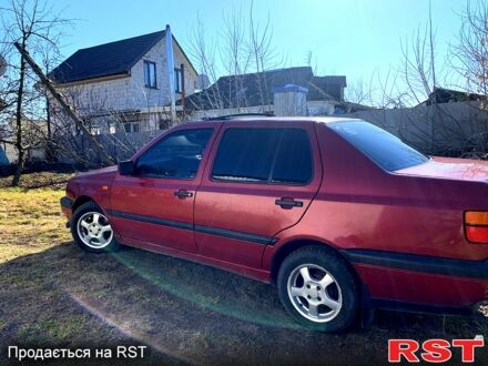 Фольксваген Венто 1994 у Липовце на Automoto.ua Червоний Фольксваген Венто, об'ємом двигуна 1.8 л та пробігом 0 тис. км за 2250 $, фото 1 на Automoto.ua