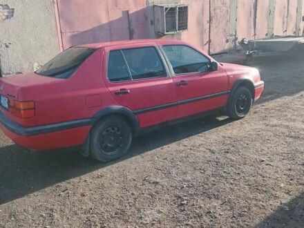 Червоний Фольксваген Венто, об'ємом двигуна 1.8 л та пробігом 176 тис. км за 900 $, фото 1 на Automoto.ua