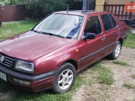 Фольксваген Венто 1994 в Черновцах на Automoto.ua Красный Фольксваген Венто, объемом двигателя 1.78 л и пробегом 283 тыс. км за 1600 $, фото 1 на Automoto.ua