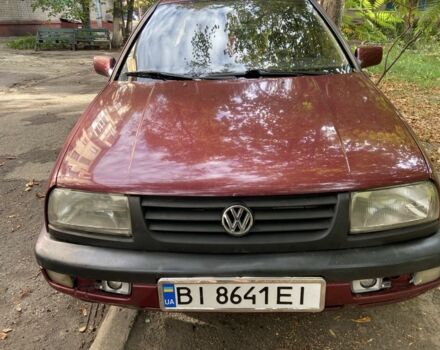 Красный Фольксваген Венто, объемом двигателя 1.9 л и пробегом 230 тыс. км за 2100 $, фото 1 на Automoto.ua