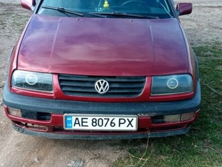 Красный Фольксваген Венто, объемом двигателя 1.8 л и пробегом 20 тыс. км за 1500 $, фото 1 на Automoto.ua