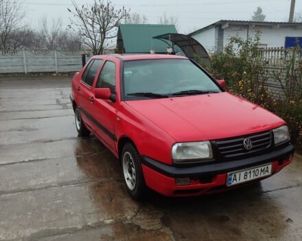 Красный Фольксваген Венто, объемом двигателя 1.8 л и пробегом 485 тыс. км за 2600 $, фото 1 на Automoto.ua