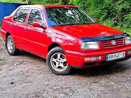 Фольксваген Венто 1997 в Жмеренке на Automoto.ua Красный Фольксваген Венто, объемом двигателя 2 л и пробегом 343 тыс. км за 2900 $, фото 1 на Automoto.ua