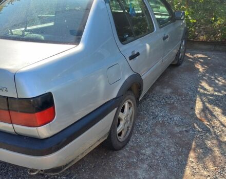 Сірий Фольксваген Венто, об'ємом двигуна 2 л та пробігом 255 тис. км за 2100 $, фото 3 на Automoto.ua