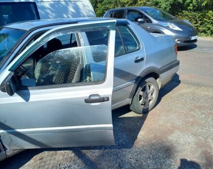 Сірий Фольксваген Венто, об'ємом двигуна 2 л та пробігом 255 тис. км за 2100 $, фото 1 на Automoto.ua