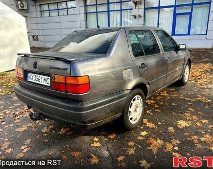 Сірий Фольксваген Венто, об'ємом двигуна 2 л та пробігом 300 тис. км за 1150 $, фото 5 на Automoto.ua