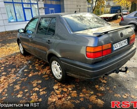 Сірий Фольксваген Венто, об'ємом двигуна 2 л та пробігом 300 тис. км за 1150 $, фото 4 на Automoto.ua