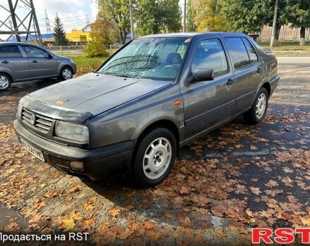 Сірий Фольксваген Венто, об'ємом двигуна 2 л та пробігом 300 тис. км за 1150 $, фото 2 на Automoto.ua