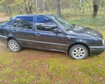 Сірий Фольксваген Венто, об'ємом двигуна 2 л та пробігом 220 тис. км за 1064 $, фото 2 на Automoto.ua