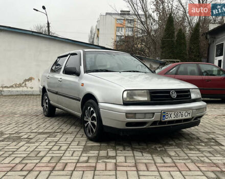 Серый Фольксваген Венто, объемом двигателя 1.78 л и пробегом 300 тыс. км за 1250 $, фото 1 на Automoto.ua