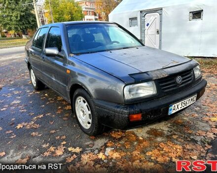 Сірий Фольксваген Венто, об'ємом двигуна 2 л та пробігом 300 тис. км за 1150 $, фото 1 на Automoto.ua