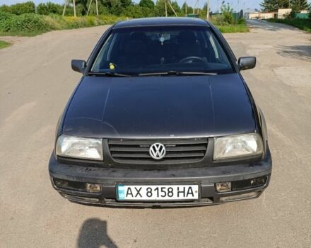 Сірий Фольксваген Венто, об'ємом двигуна 2 л та пробігом 113 тис. км за 2000 $, фото 1 на Automoto.ua