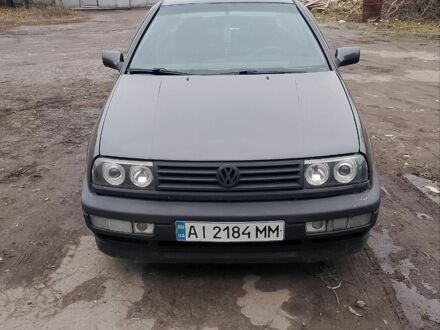 Серый Фольксваген Венто, объемом двигателя 2 л и пробегом 855 тыс. км за 2100 $, фото 1 на Automoto.ua