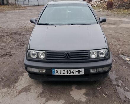 Серый Фольксваген Венто, объемом двигателя 2 л и пробегом 855 тыс. км за 2100 $, фото 1 на Automoto.ua