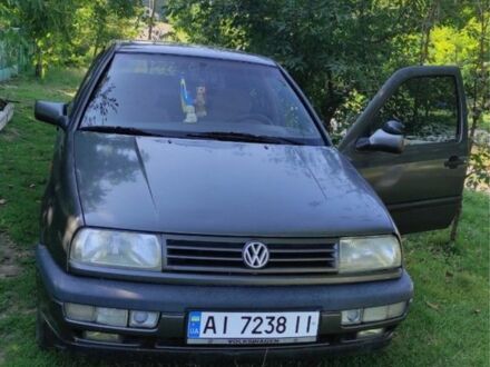 Серый Фольксваген Венто, объемом двигателя 1.8 л и пробегом 230 тыс. км за 1150 $, фото 1 на Automoto.ua